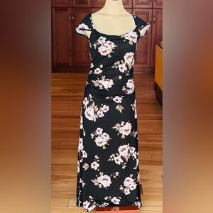 Floral Black Maxi Dress, NEVER WORN SIZE MEDIUM, SNUG FIT